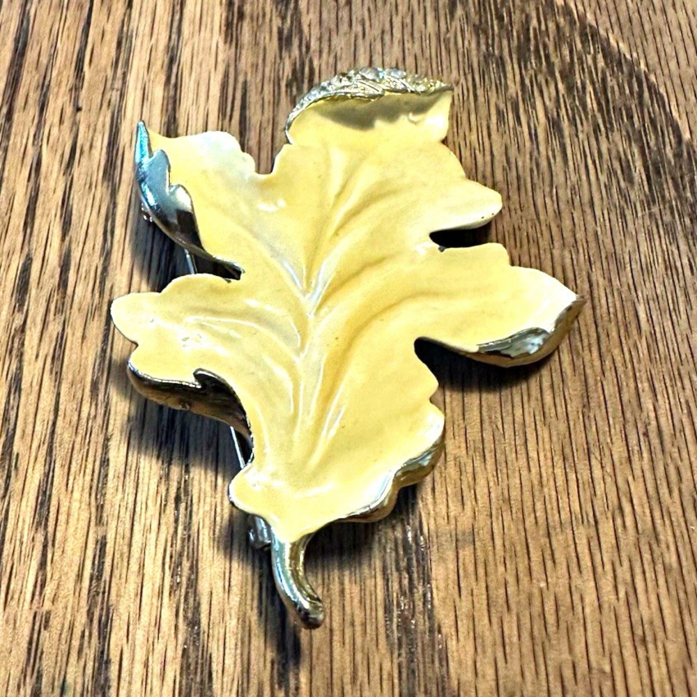 Vintage CORO Cream Enamel Oak Leaf Brooch Pin Gold Tone Rhinestone Mid Century